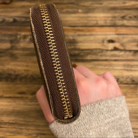 Louis Vuitton Zippy Wallet - Picture 6 of 8